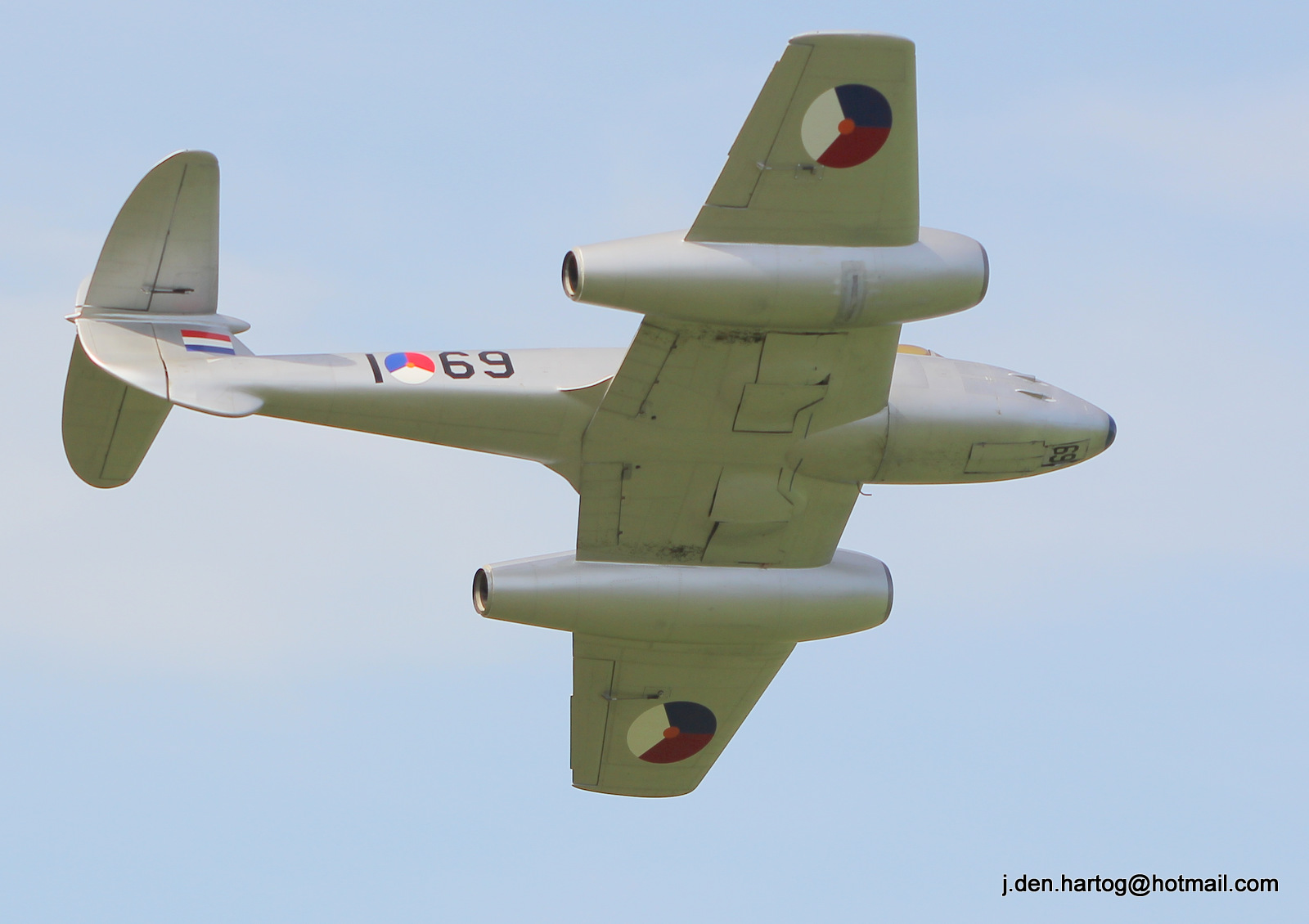 Gloster-Meteor-F-MK-4-154.jpg