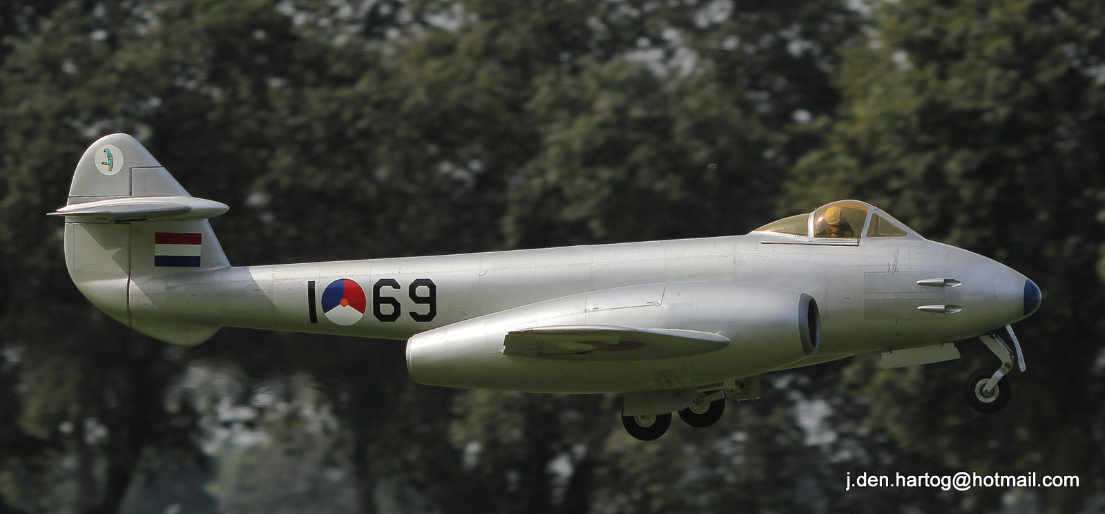 Gloster-Meteor-F-MK-4-158.jpg